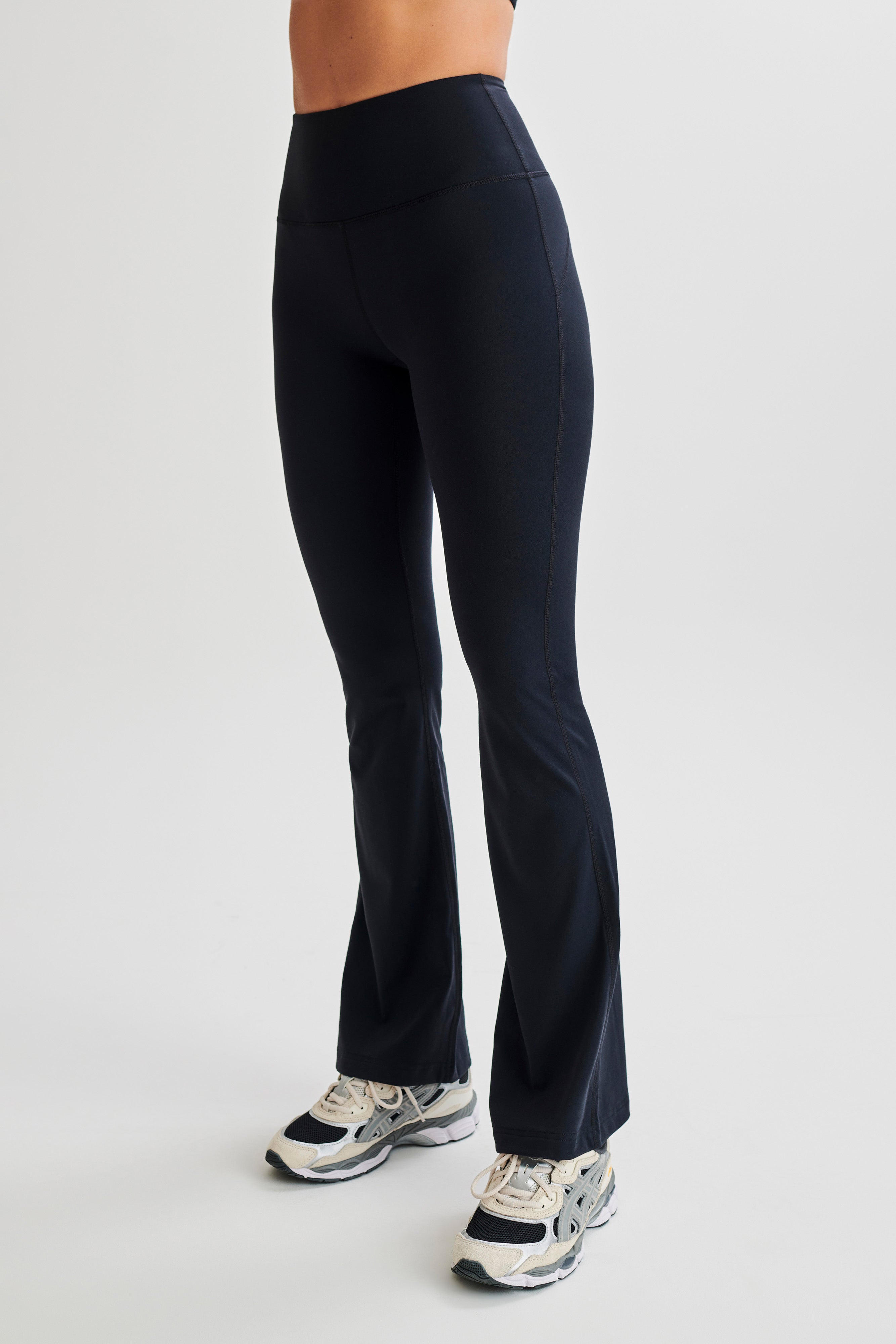 Jesse Flared Yoga Pants Black MESHKI