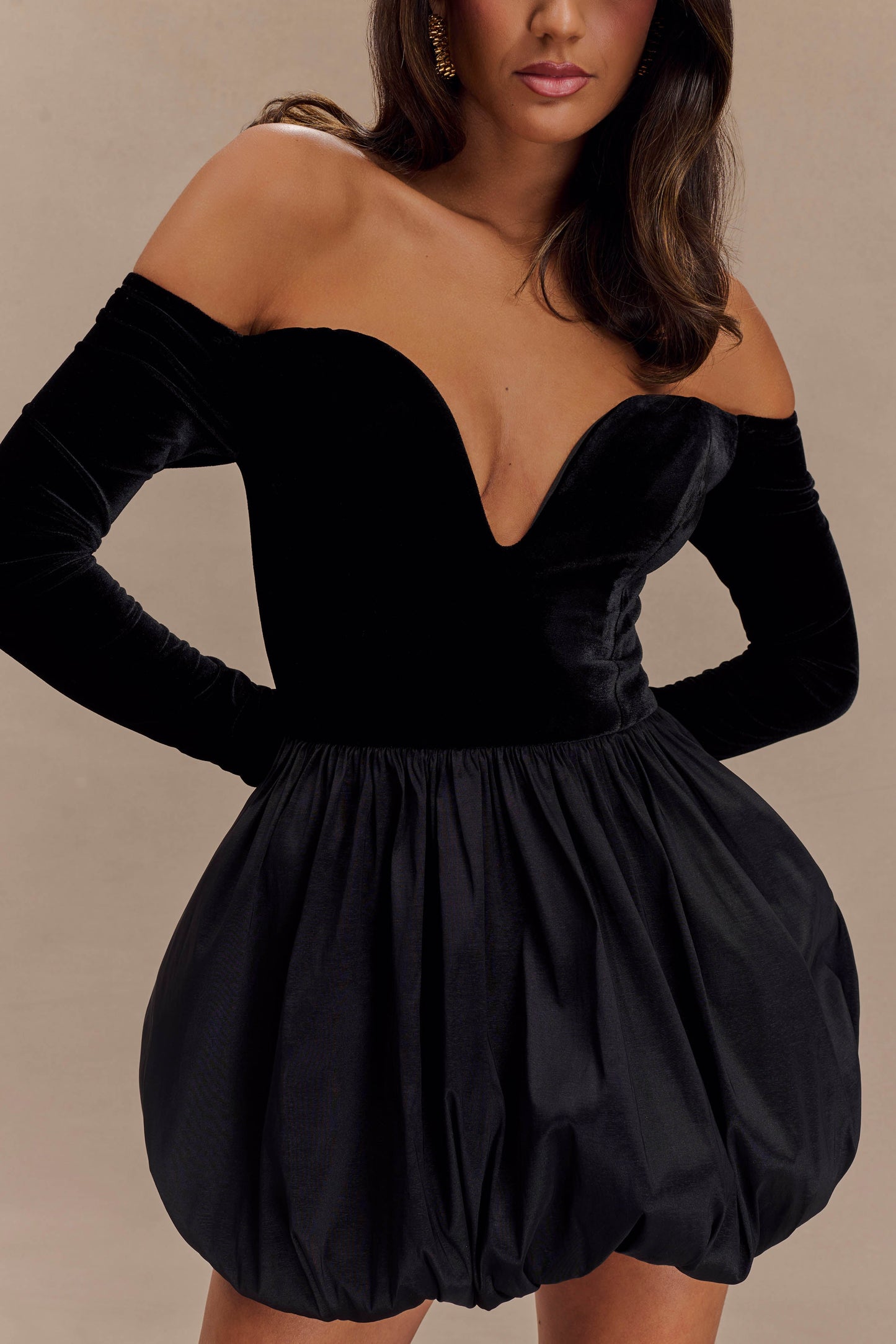 Liv Off Shoulders Velvet Mini Dress - Black