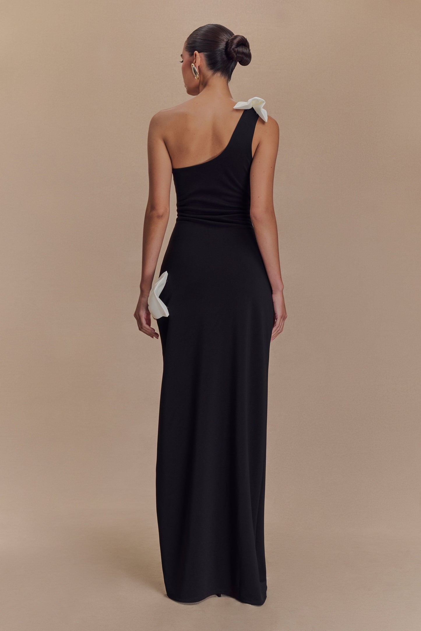 Hallie One Shoulder Bow Maxi Dress - Black/White